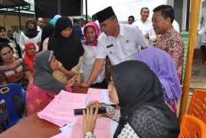 Terlihat Wakil Bupati Madina H.M. Ja'far Suhairi Nasution didampingi Kakan PPPA & KB, Dra. Rinawati beserta Kepala Bidang Perwakilan BKKBN Provinsi Sumut, Sofyan Rangkuti, sedang meninjau pelaksanaan MOW di RS Umum Panyabungan.