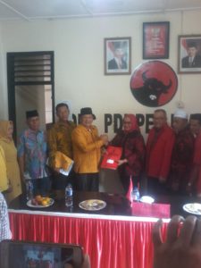 Irsan Efendi Nasution, SH saat mendaftar Balon Walikota Padangsidimpuan di DPC PDI Perjuangan Kota Padangsidimpuan (08/08)