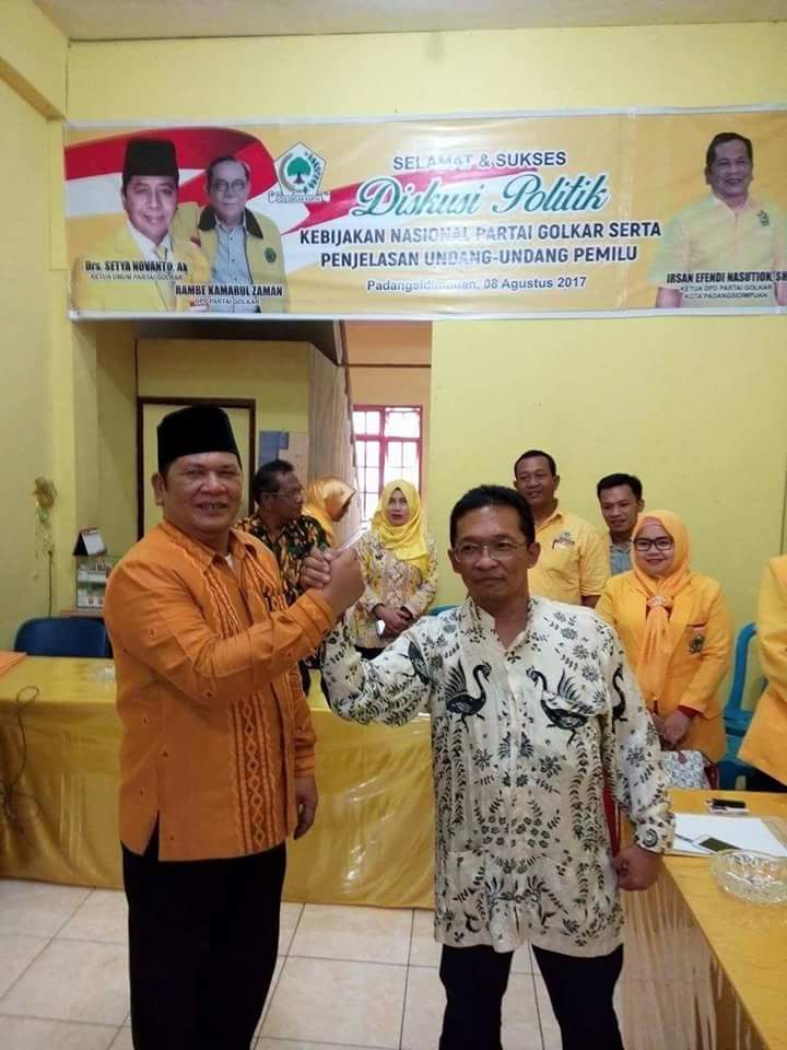 Irsan Efendi Nasution, SH salam komando bersama Khoiruddin Nasution (Ketua Partai Demokrat Kota Padangsidimpuan)