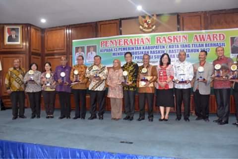 13 Kabupaten Kota Terima Raskin Award IMG-20181028-WA0001