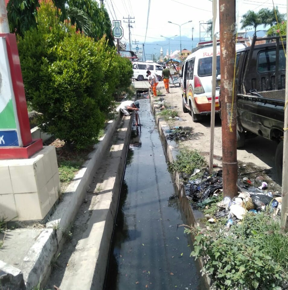 Antisipasi Banjir Dinas Perkim Bersihkan Sedimen Di Pasar Baru IMG_20190828_163200