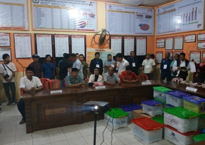 Menit Terakhir, Idris-Imran Serahkan Syarat Pencalonan ke KPU Madina IMG_20200224_085151