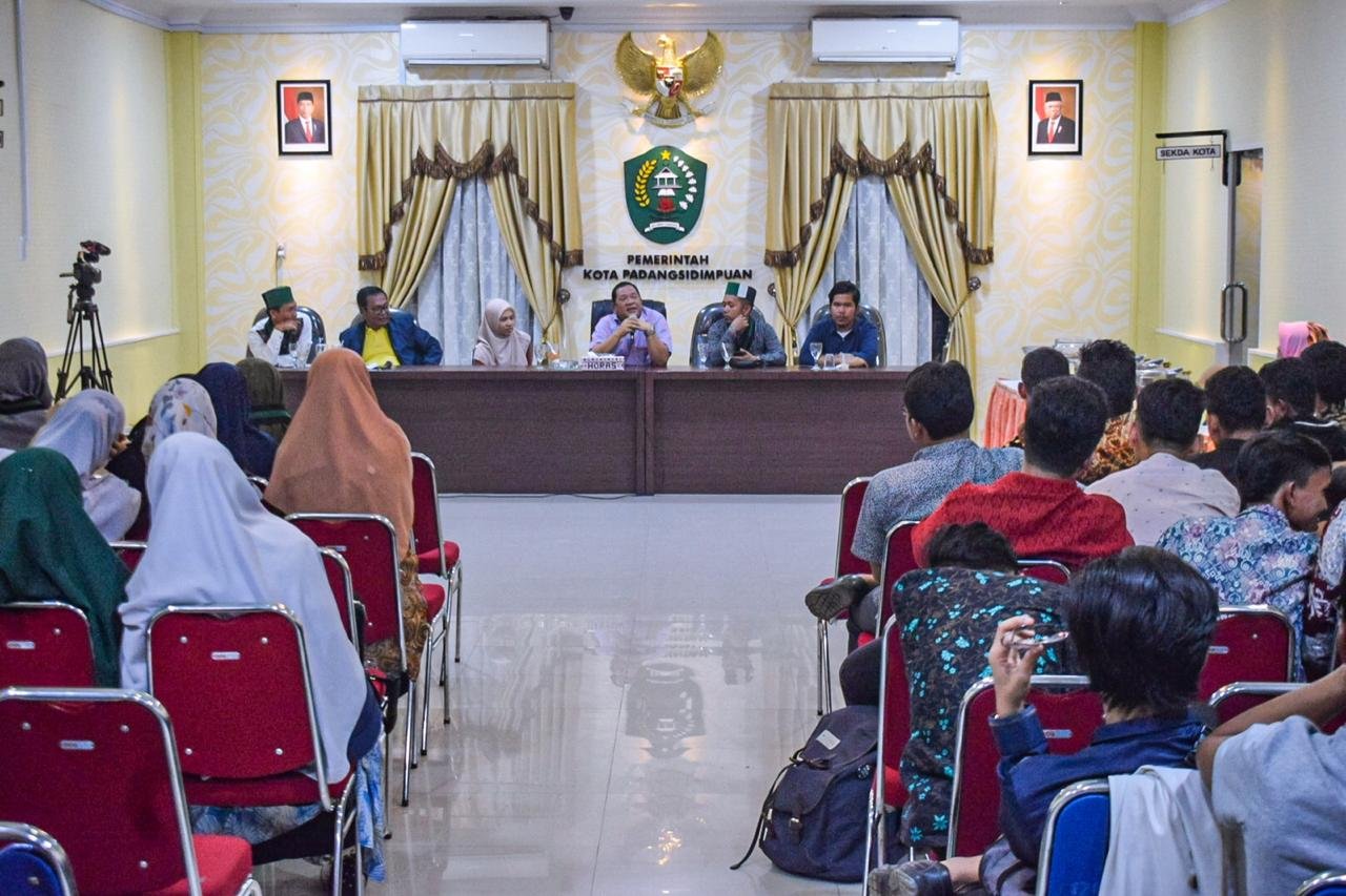 Wali Kota Padangsidimpuan Undang HMI Usai Napak Tilas di Kampung Halaman Lafran Pane IMG-20200309-WA0043