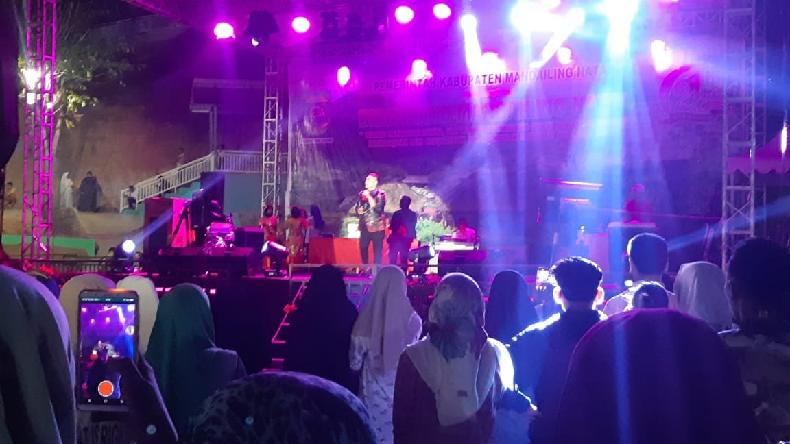 Malam Ketiga, Thomas Djordy Goyang Panggung HUT Madina Ke - 21 IMG-20200310-WA0069