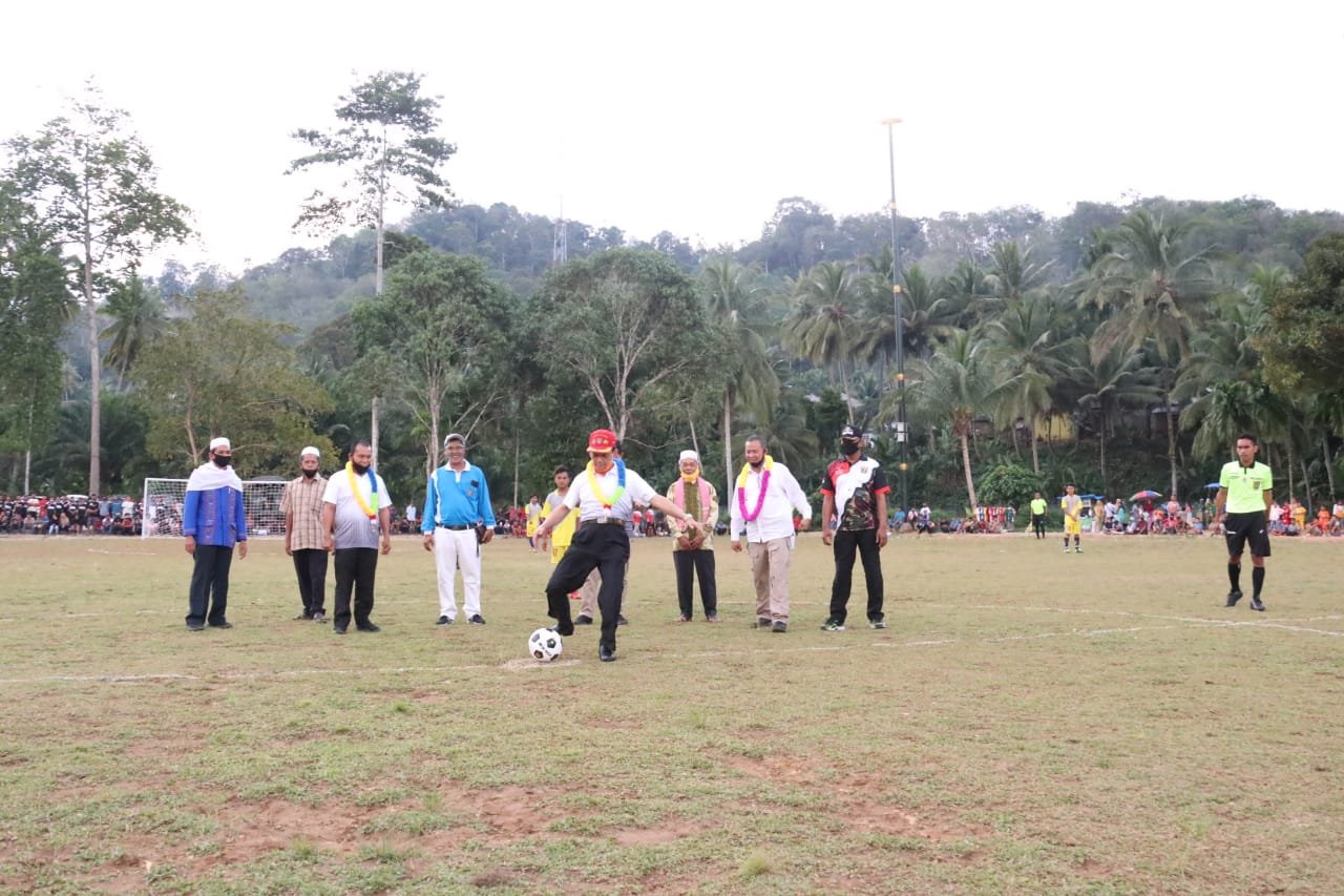 Buka Turnamen Sarasi Cup I, Bupati Tapsel : "Jalin Kekompakan dan Kebersamaan Demi Keberlanjutan Pembangunan Kedepan" IMG-20200826-WA0002