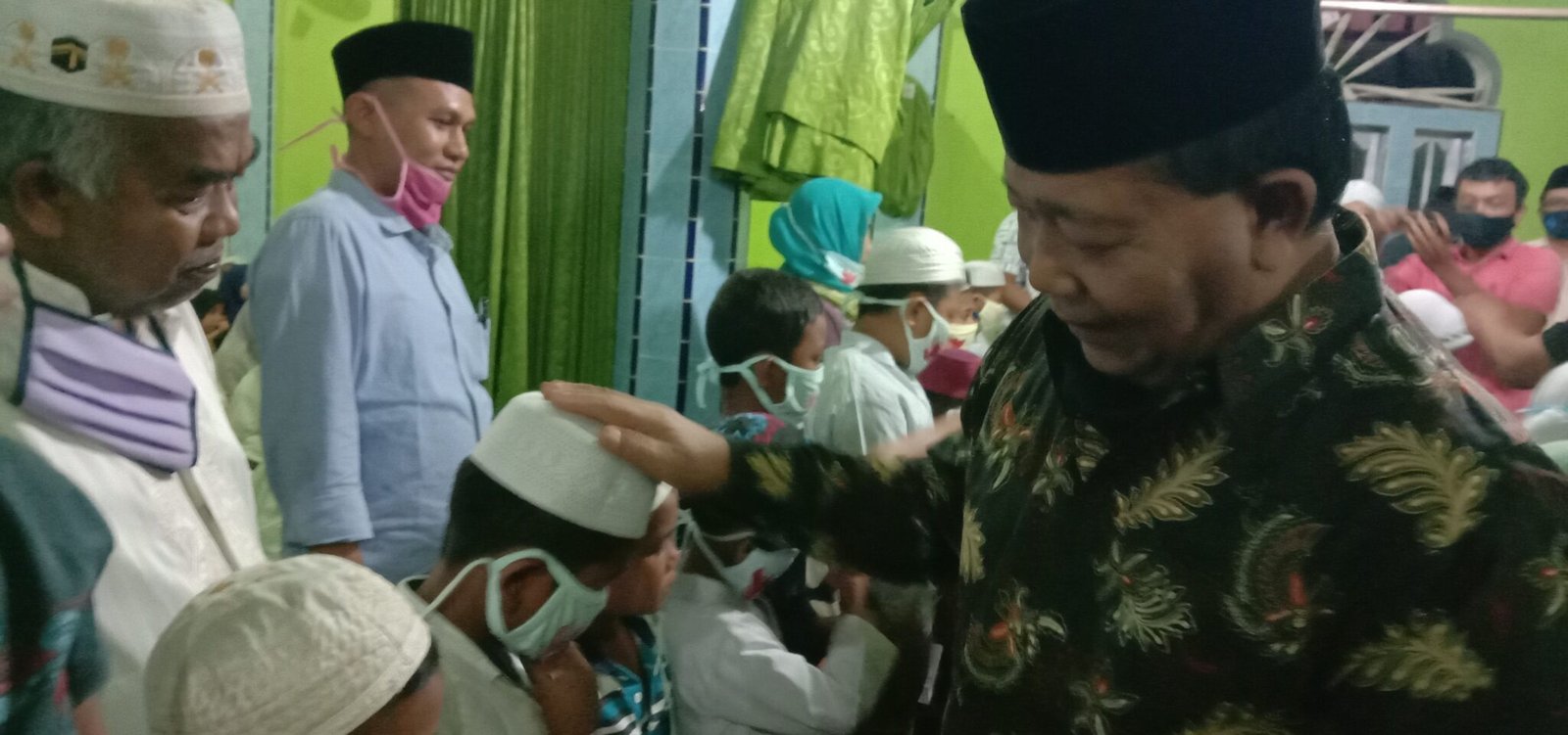 Kunjungi Kampung Al Qur'an Desa Sirangkap, Bupati Madina Santuni Anak Yatim IMG_20200918_213114