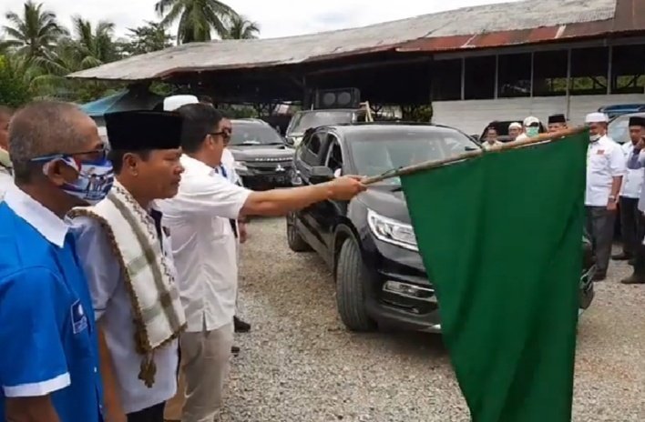 Rapat Pleno Terbuka Pengundian Nomor Urut Paslon, Ketua DPC Partai Gerindra Madina Lepas Keberangkatan Sofwat-Beir Menuju Gedung Serbaguna IMG_20200924_190614