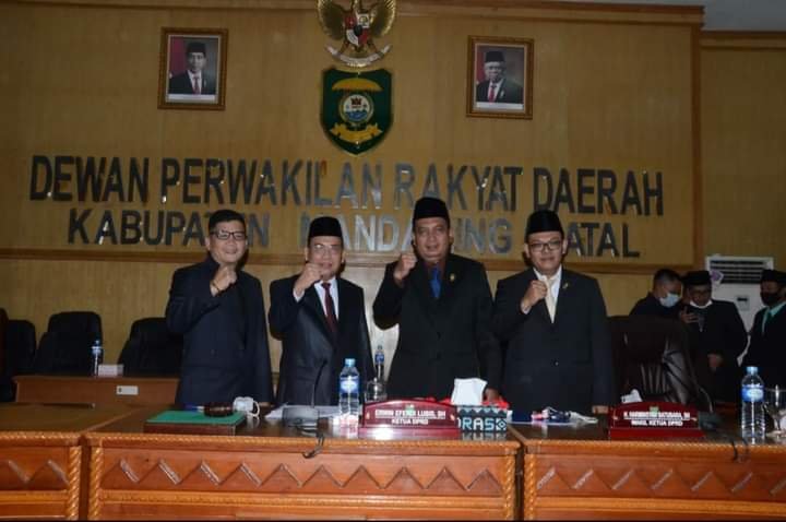 Ketua DPRD Pimpin Paripurna Penandatanganan Nota Kesepakatan KUA-PPAS 2021 FB_IMG_1606745188574