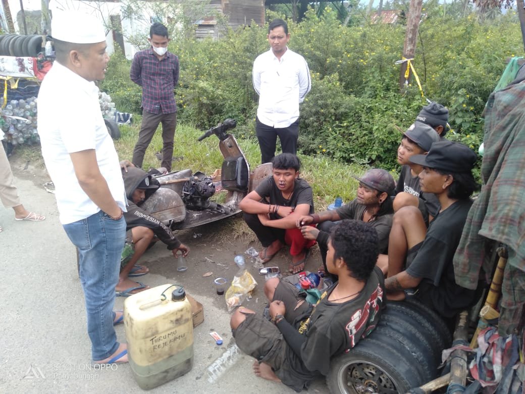 Peduli Dengan Anak Punk Yang Nginap Ditepi Jalan, Ketua DPRD Beri Perhatian IMG-20201104-WA0027