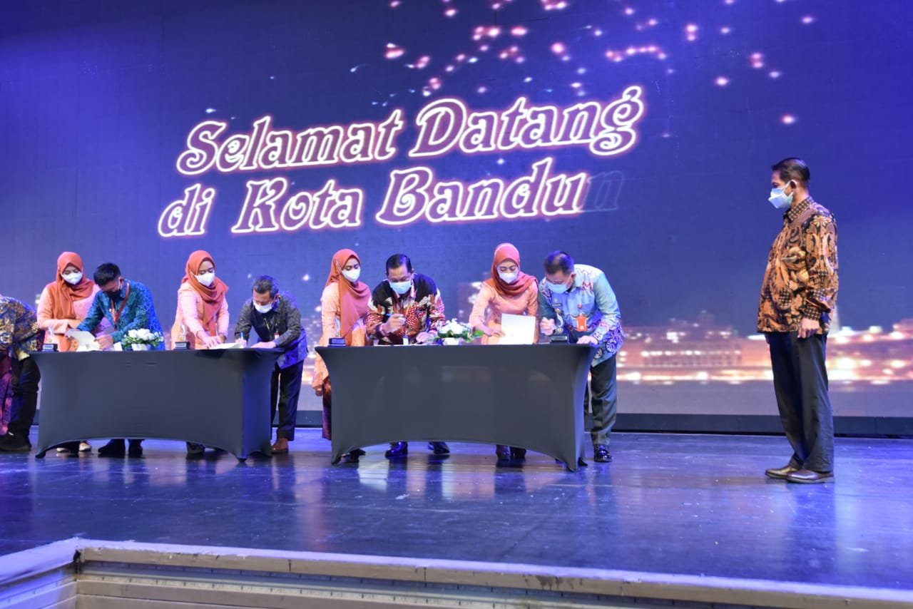 Irsan Efendi Nasution SH Tandatangani Naskah Hibah dan Berita Acara Serah Terima Barang Milik Negara Badan Geologi dan Dirjen Energi Baru IMG-20201203-WA0007