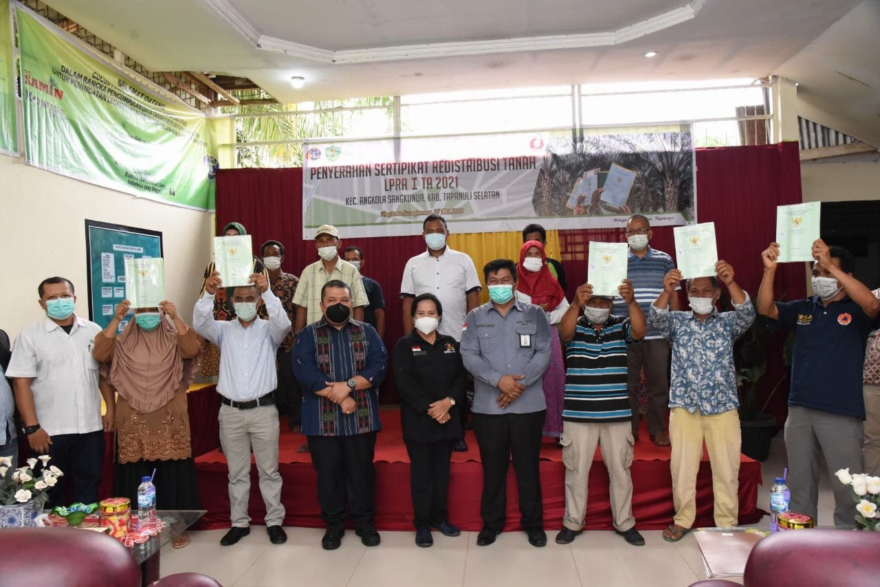 Serahkan Sertifikat Tanah ke Masyarakat, Bupati Tapsel : 'Harus Bisa Meningkatkan Manfaat dan Nilai Tambah' IMG-20210528-WA0014