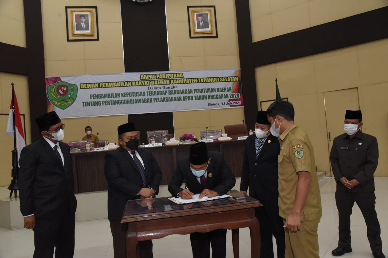 DPRD Setujui Ranperda APBD Tapsel 2020 Jadi Perda IMG-20210714-WA0008