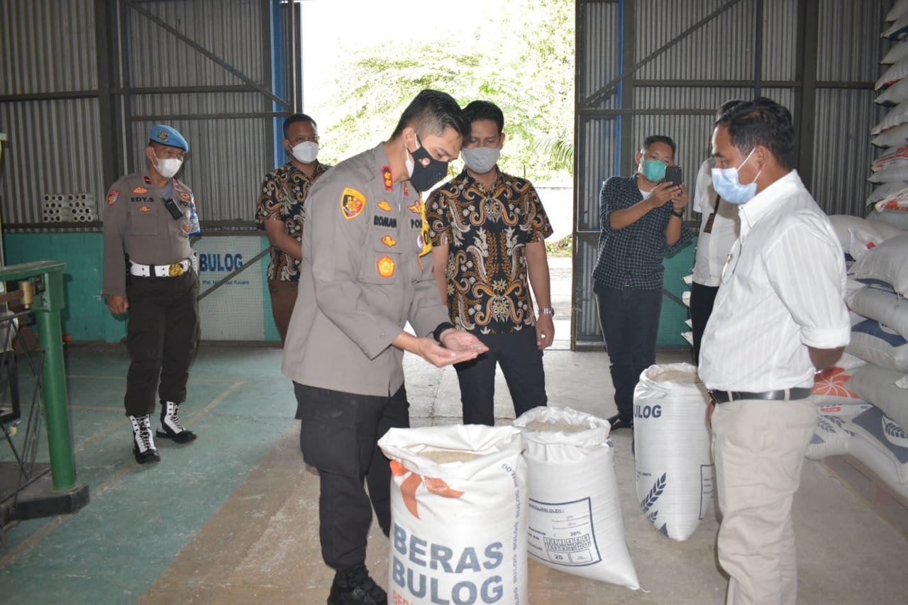 Di Masa PPKM Darurat, Kapolres Tapsel Tinjau Penyaluran Program Bantuan Sosial IMG-20210722-WA0220