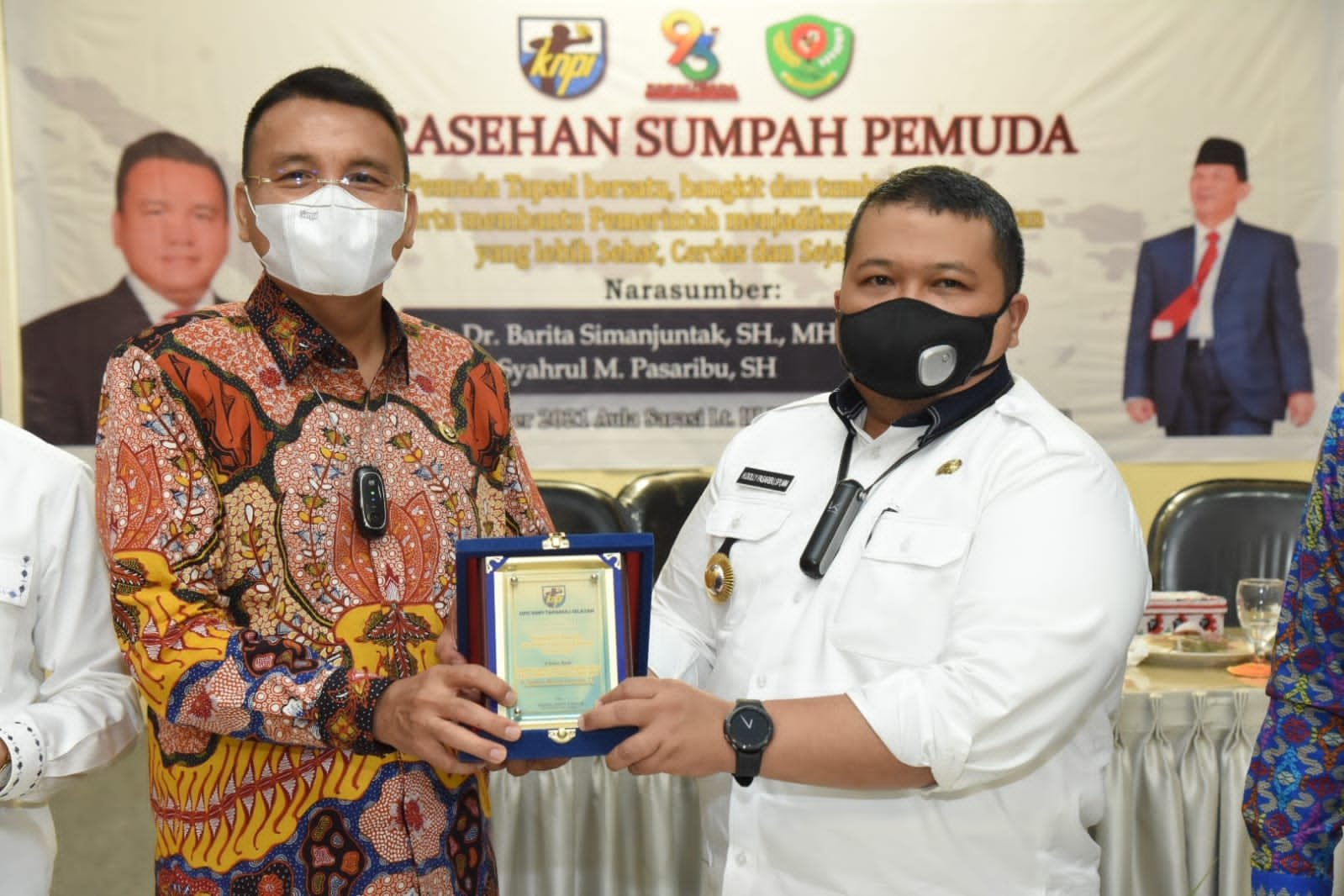 Bupati Tapsel Ajak Pemuda Bersatu Membantu Pemerintah Dalam Sarasehan Peringati Sumpah Pemuda ke-93 IMG-20211030-WA0006