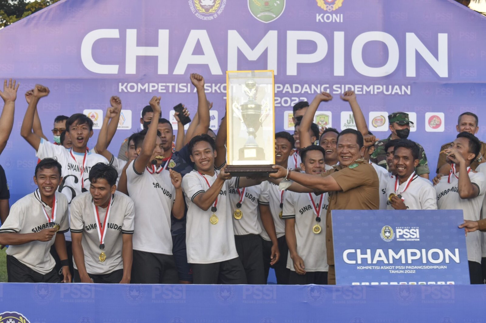 Wali Kota Irsan Efendi Nasution Tutup Kompetisi ASKOT PSSI Padang Sidempuan IMG-20220329-WA0110