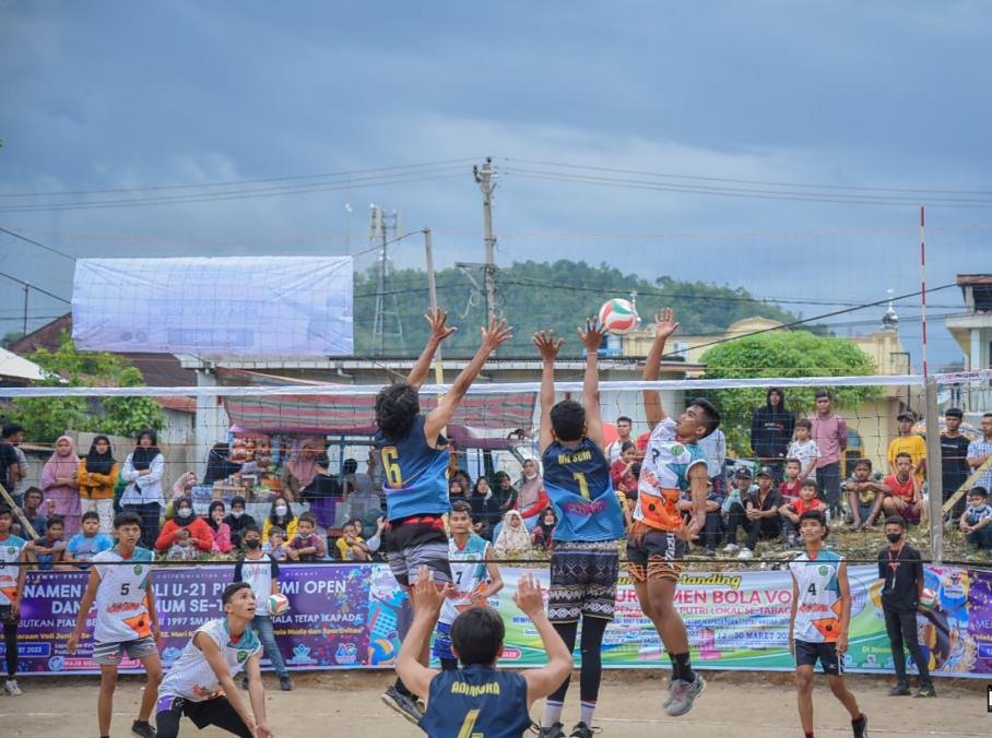 Walikota Irsan Resmi Buka Turnament Bola Voli Semi Open Putra U - 21 Piala Alumni 97 SMAN 2 IMG_20220316_222409