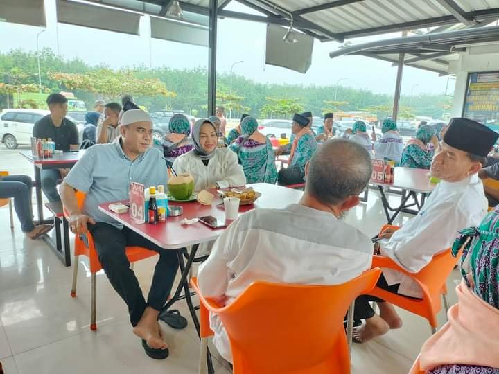 Bupati Madina dan Rombongan Calon Haji Istirahat di Rest Area FB_IMG_1654840011715