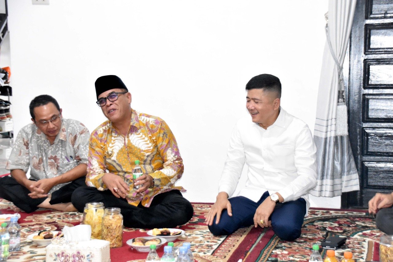 Ada Apa, Bupati Madina Sambangi Kediaman Pribadi Ketua DPRD IMG-20220611-WA0022