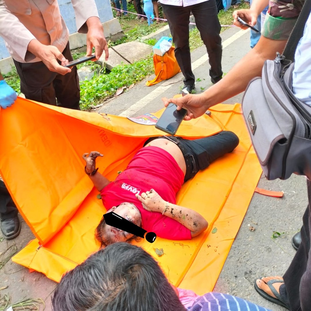 Astaga..! Sesosok Mayat Ditemukan Warga Tergeletak Di Dalam Parit Mayat