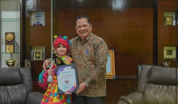 Zharifa Pratiwi Model Cilik Asal Kota Padang Sidempuan Toreh Prestasi di Ajang Pesona Batik Nusantara 2023 di Jakarta IMG_20230331_224653