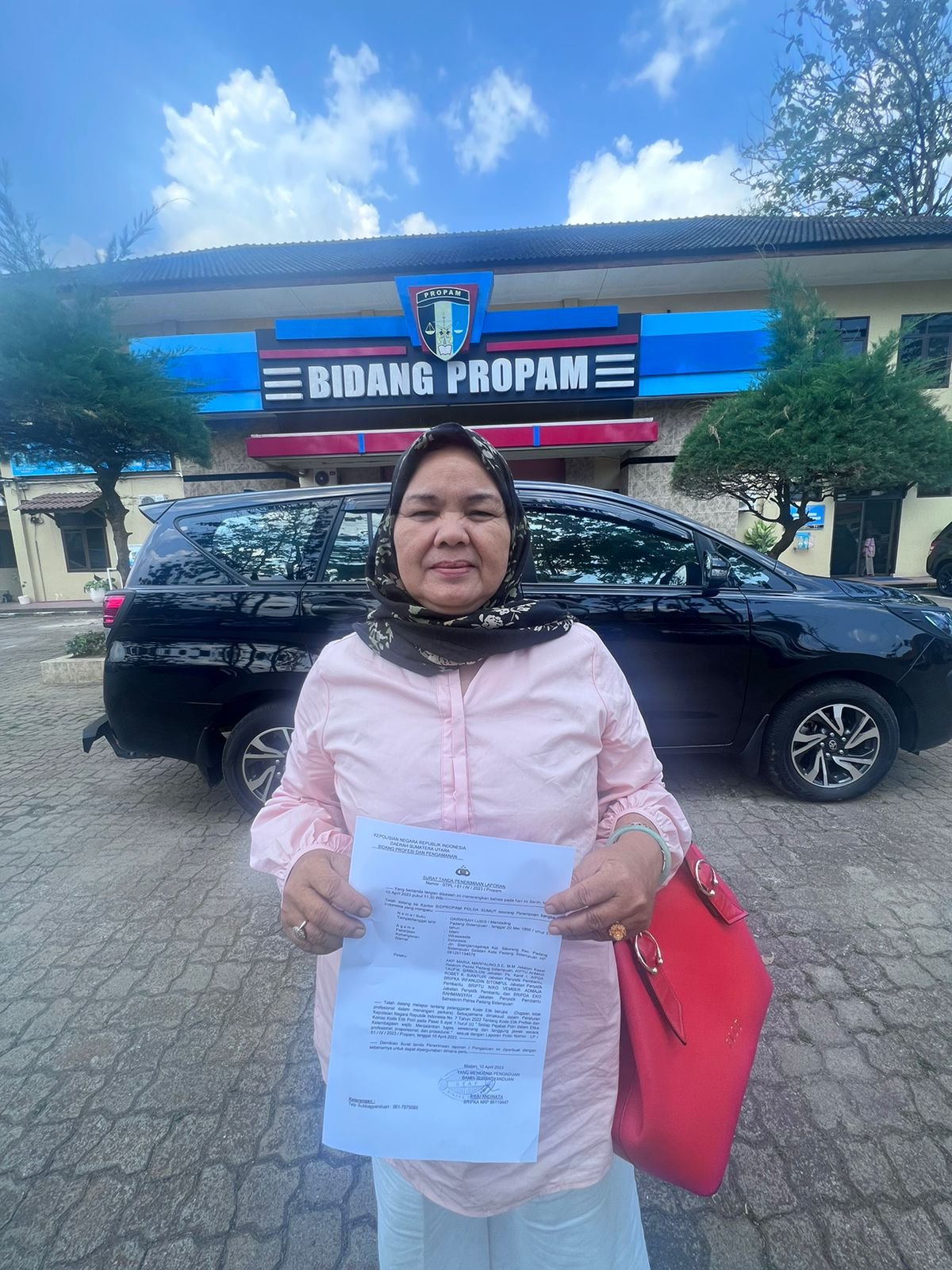 Warga Kota Padang Sidempuan, Darwisah Lubis laporkan Satreskrim Polres Padang Sidempuan ke Propam Polda Sumut IMG-20230412-WA0012
