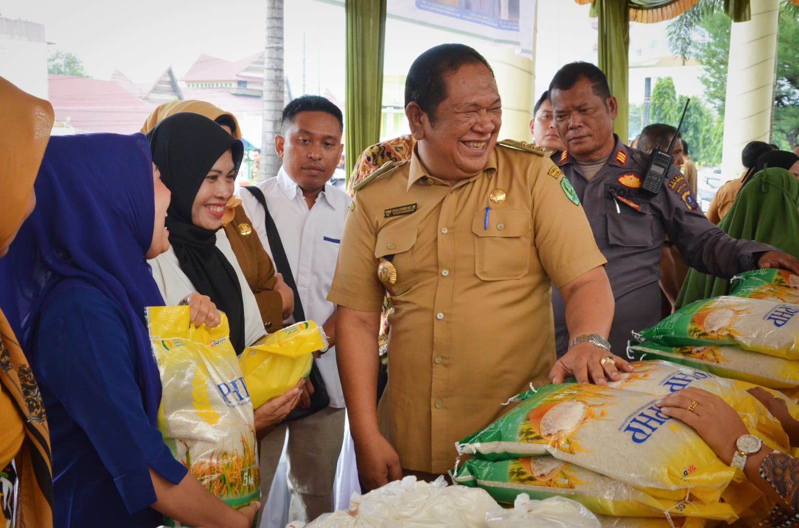 Mendagri Apresiasi Walikota Irsan Efendi Nasution Lakukan Gerakan Pasar Murah IMG-20230626-WA0089