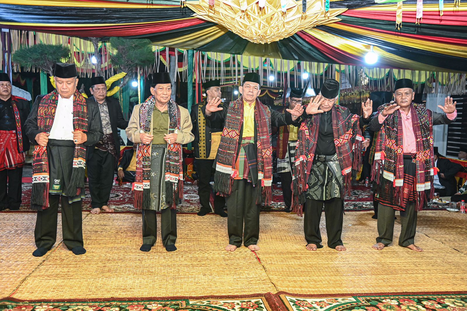 pernikahan puteri Wali Kota Sidimpuan, Akbar Tanjung, tokoh nasional, manortor, adat Batak Angkola, pertemuan tokoh senior