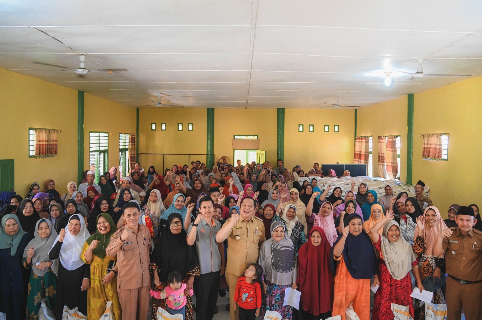 Bantuan Cadangan Beras Pemerintah, Penyaluran Bantuan Pangan, Kesejahteraan Masyarakat, Perbaikan Infrastruktur Jalan, Padangsidimpuan