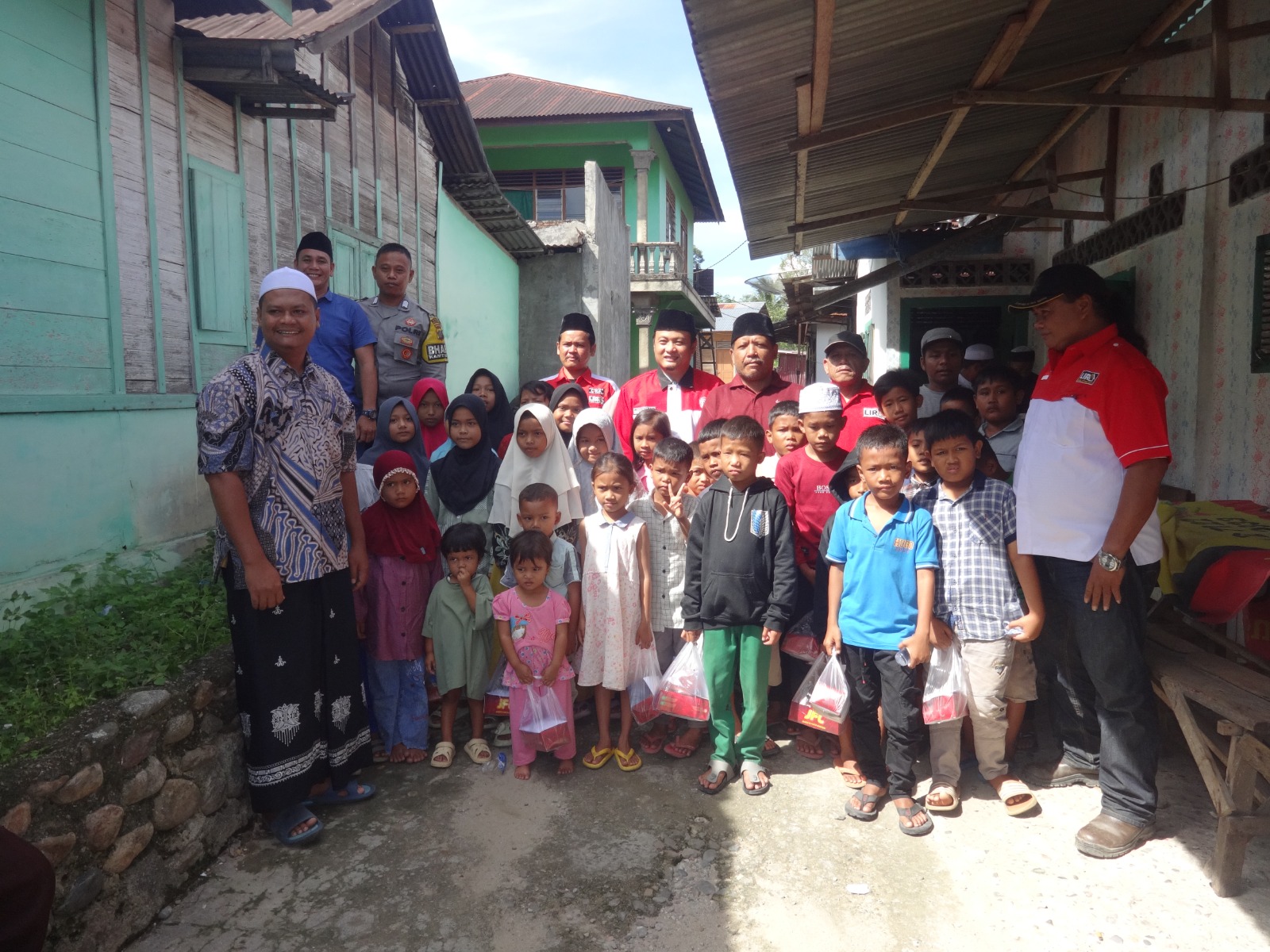 Santuni Anak Yatim, Desa Jambur Padang Matinggi, DPD Pemuda LIRA Madina, Kepedulian Idul Adha, Hari Raya Idul Adha, Kegiatan Sosial, Kabupaten Mandailing Natal, Dewan Pimpinan Daerah, 