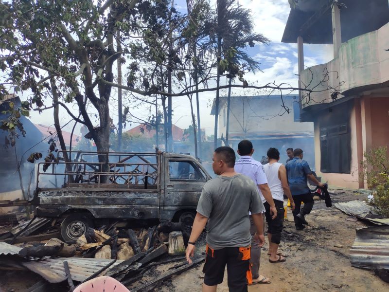 Kebakaran Padangsidimpuan, Rumah Terbakar, Mobil Pick-up, Kerugian 1 Miliar, Sahat Hutabarat