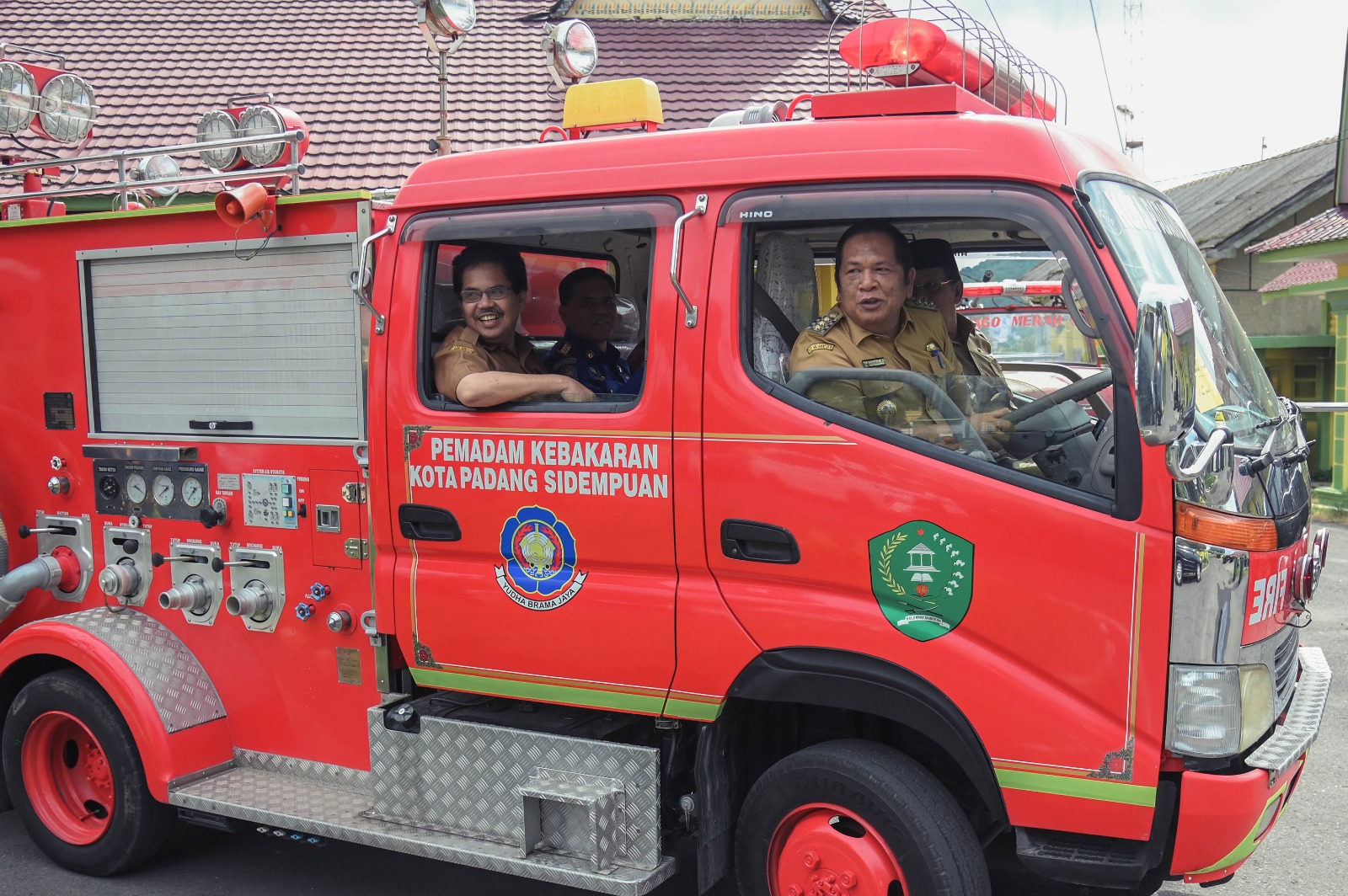 Hibah Mobil Damkar, Ambulance, Walikota Irsan Efendi Nasution.